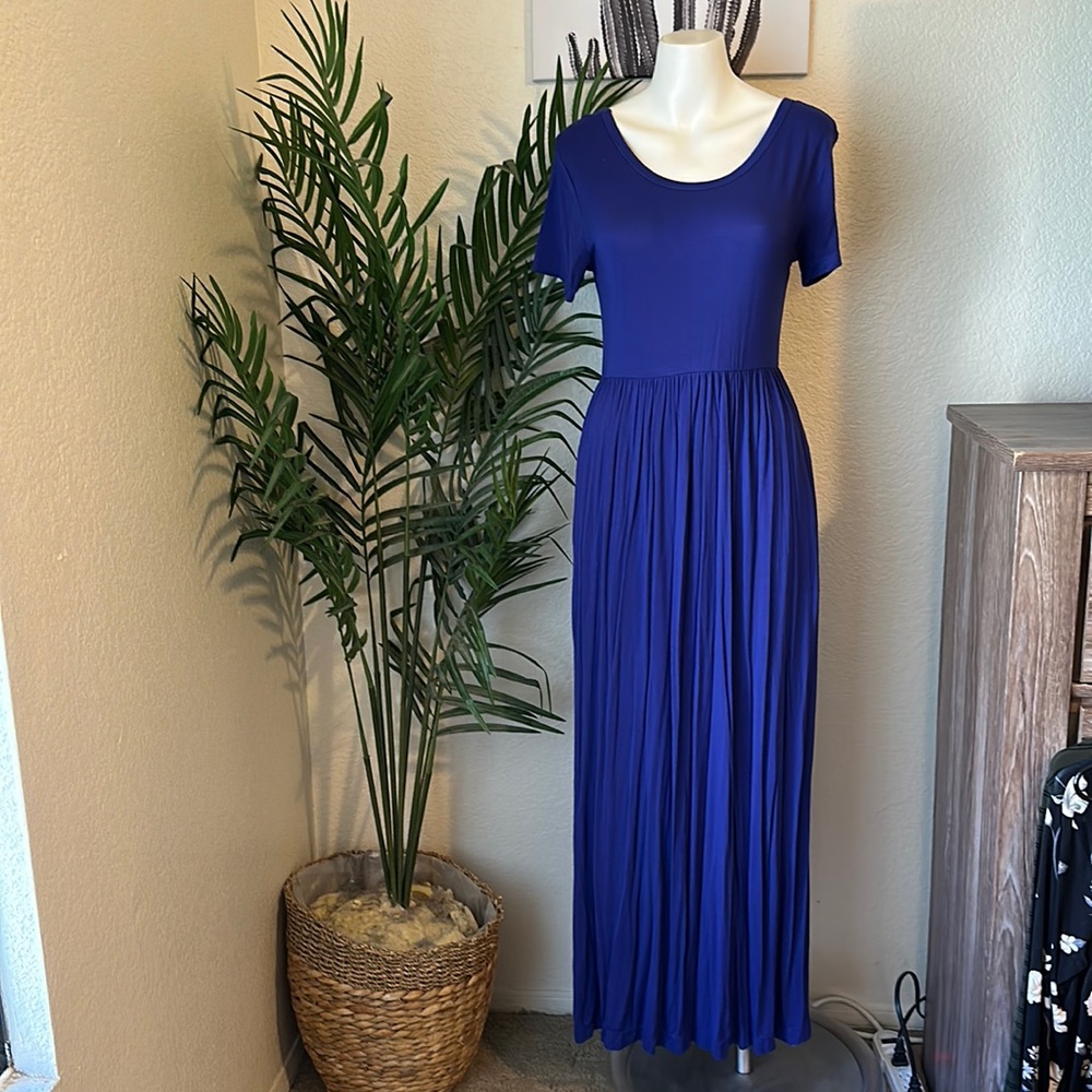 ‼️Closet Clear Out‼️ Blue Lighweight Shortsleeve Maxi